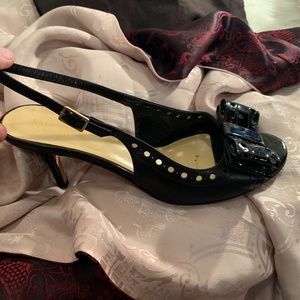 KATE SPADE 'Gracie' Black Patent Leather Slingback wi/Bow. 7.5B